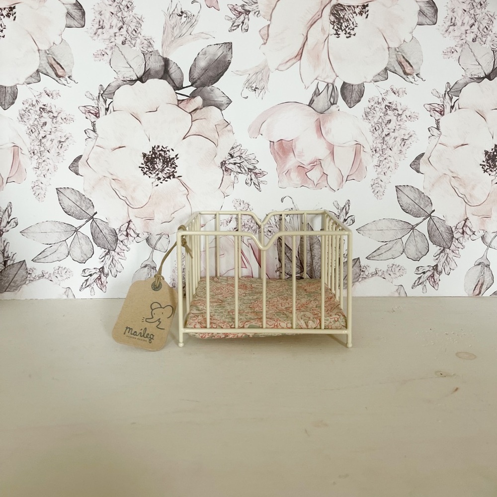 Maileg bassinet